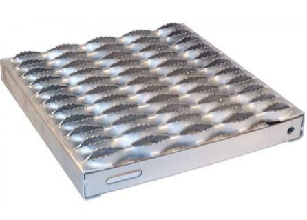 1060 3003 bandes de roulement d'escalier de flair en aluminium de grille de sécurité de contrefiche de poignée troquant des plates-formes