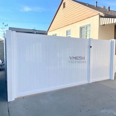 Clôture de jardin en vinyle de couleur blanche anti-âge avec panneau solide