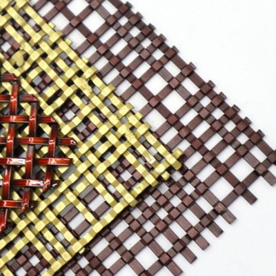 Grille en fil de laiton bruni serti, maille losange, ouverture 3-10mm