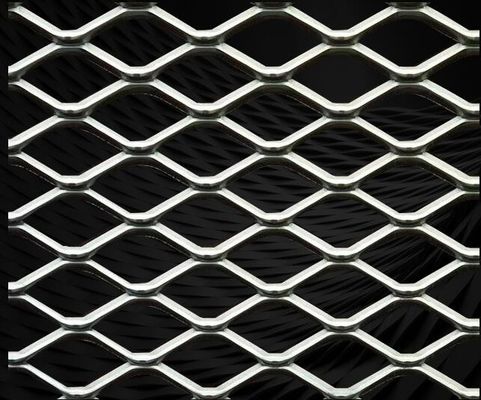 Maille métallique déployée en acier à faible teneur en carbone avec trou en diamant pour clôture