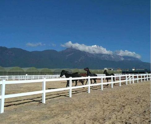 Panneau de clôture en PVC blanc 4 rail Horse Farm Barrier pour le bétail