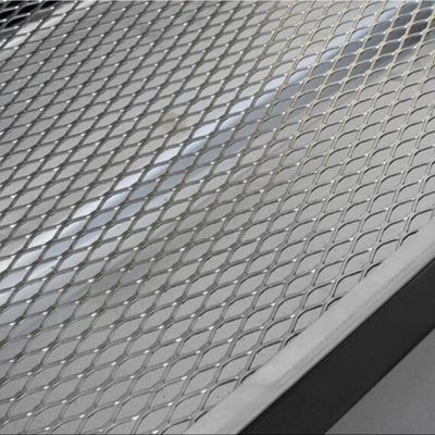 Maille déployée en aluminium à trous en losange pour systèmes de plafond