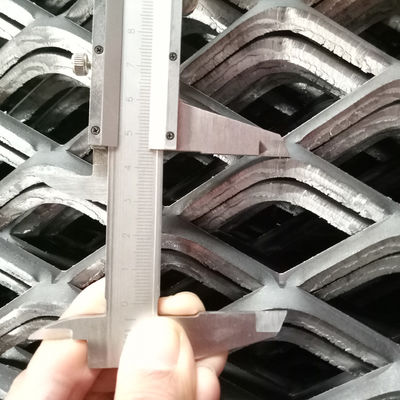 Maille métallique déployée en acier inoxydable de 1,5 mm pour passages couverts (catwalks) résistante