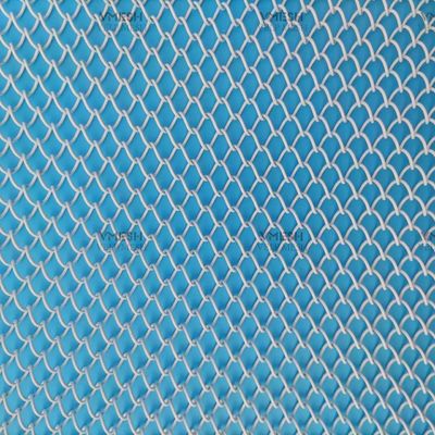 Rideau de séparation de la salle en treillis métalliques 6x6 mm revêtu de poudre