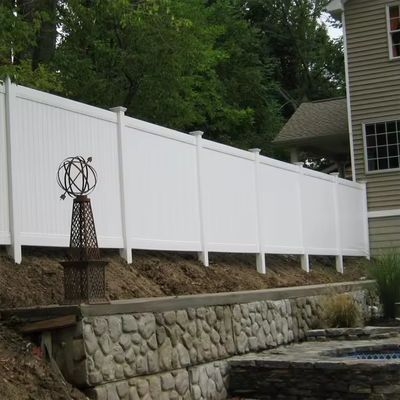 Prix d'usine Panneau de protection de la vie privée en PVC blanc pour clôture de jardin extérieur