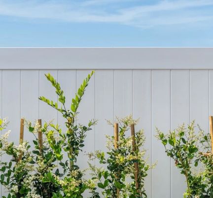 Panneau de clôture de protection de la vie privée en PVC blanc 6Hx8W Installation facile