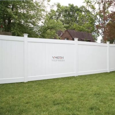 Clôture de jardin en vinyle de couleur blanche anti-âge avec panneau solide