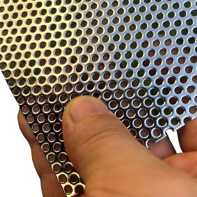 En acier inoxydable, petit trou perforé pour la grille de haut-parleur