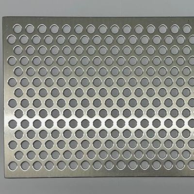 Couche en poudre Façades extérieures architecturales Décoration Mesh métallique en aluminium perforé