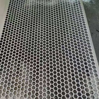 Couche en poudre Façades extérieures architecturales Décoration Mesh métallique en aluminium perforé