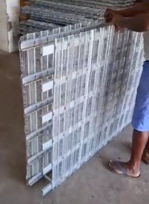 Système de coffrage pour la coulée de béton et de ciment Hy Rib Mesh