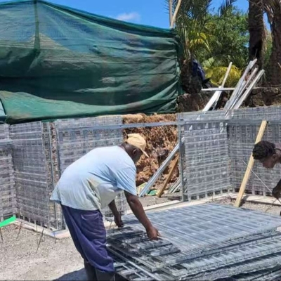 Maillage en acier galvanisé Hy Rib pour le coffrage en béton dans la construction de piscines en Afrique