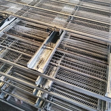 Structure de coffrage pour coulage de ciment en treillis nervuré galvanisé léger