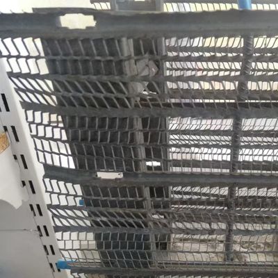 Formage de béton renforcé à la fibre de vis dans la construction de piscines