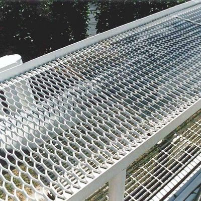 Acier au carbone 4 mm trous hexagonaux Mesh métallique étendu