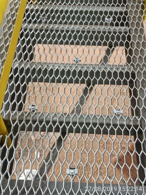 Caillebotis en métal déployé galvanisé à chaud pour passerelles à usage intensif