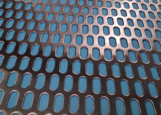 Panneaux de treillis métalliques perforés à fente creusée