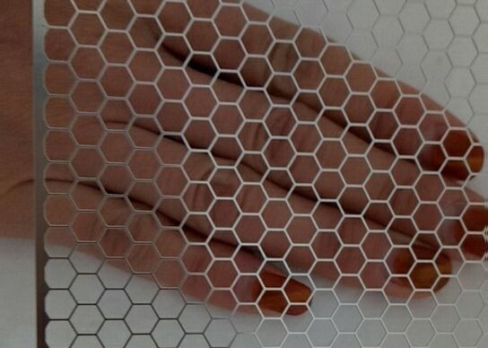 Couche en poudre Noir Aluminium Hexagonal Hole Ronde haut-parleur Grille Perçage Mesh métallique