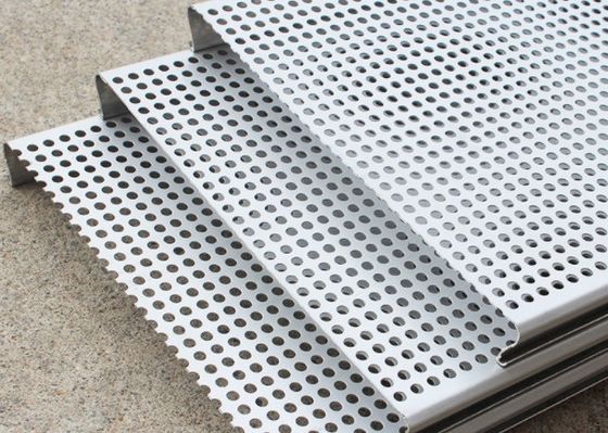 Dalles de plafond perforées en aluminium revêtu de PVC 3003H24 suspendues