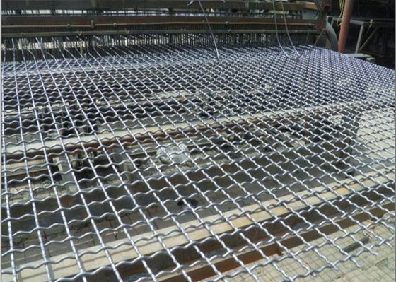 Treillis métallique tissé serti à agrafes en acier inoxydable 304 pour cribles miniers