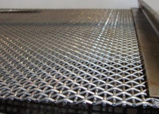 Treillis métallique tissé serti à agrafes en acier inoxydable 304 pour cribles miniers