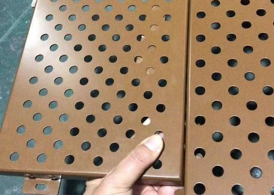 Carreaux de plafond perforés galvanisés électriques 2x2 revêtus de PVDF
