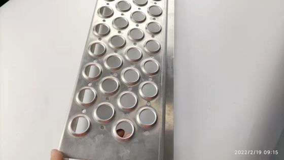 Grille de passerelle de sécurité pour toiture en acier galvanisé avec trous ronds