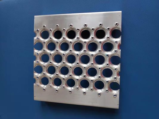 En extérieur, prise de sécurité antidérapante, soutènement de grille, marche d'escalier