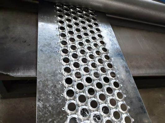 En extérieur, prise de sécurité antidérapante, soutènement de grille, marche d'escalier