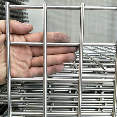 L'électricité a galvanisé la couleur soudée d'argent de Mesh Panels 10*10cm de fil