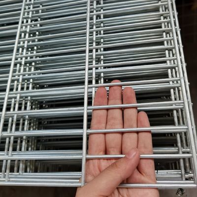 L'électricité a galvanisé la couleur soudée d'argent de Mesh Panels 10*10cm de fil