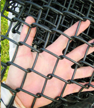 Clôture en chaîne galvanisée en PVC recouverte de noir pour terrains de sport