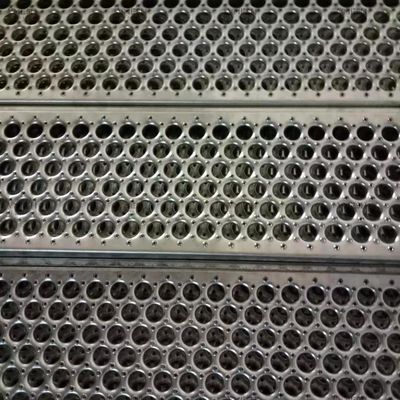 Les trous ronds ont galvanisé la grille en acier de planche	Anticorrosion perforée