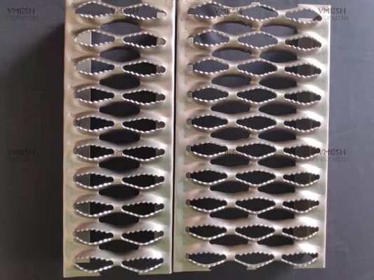 Largeur argentée de haute résistance de la grille 300mm de Diamond Hole Grip Strut Safety