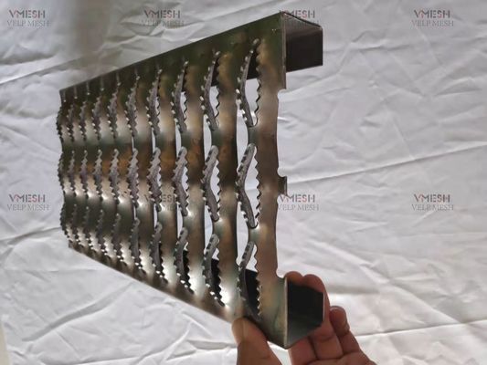 Anti Skiding a perforé la grille de plaque métallique 2.0-4.0mm de sécurité de contrefiche de poignée de passage couvert