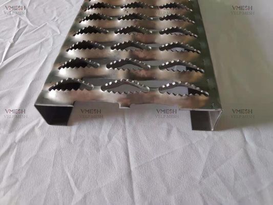 passage couvert dentelé en aluminium de contrefiche de poignée de grille en métal de 300mm se rouillant non