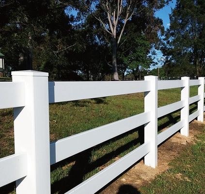 Pâturage antiseptique blanc de vinyle de PVC clôturant la ferme en plastique de 3 rails pour des pâturages de cheval