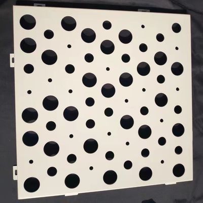 1.2*2.4m Panneaux métalliques perforés en aluminium pour les usages décoratifs