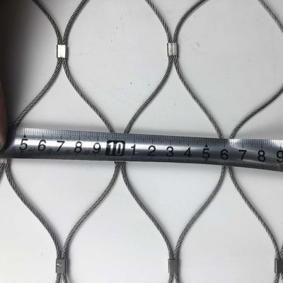 Maillage en acier inoxydable à l'ouverture de 50 x 50 mm pour clôtures de zoo avec absorption d'impact sans bords tranchants et ignifuge