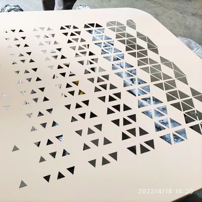 Tôle perforée en acier inoxydable sur mesure pour façades de bâtiments