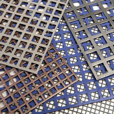 Panneaux de façade métalliques perforés en aluminium