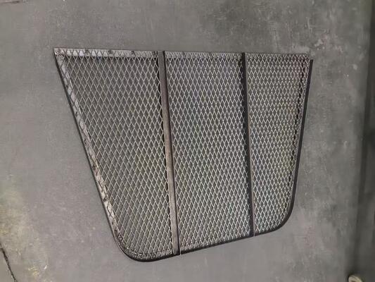 40*80mm Taille de trou en poudre revêtement de fenêtre en treillis métallique étendu bien couvert avec résistance à la corrosion