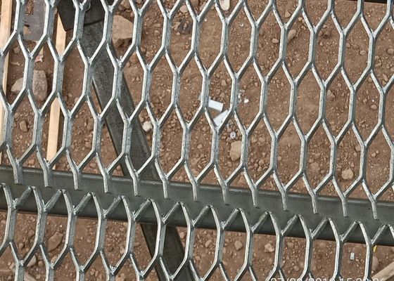 XG-11 a soulevé le métal augmenté par passerelle ASTM A123 a augmenté la grille en acier en métal