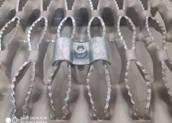 Aluminium perforé de planche de grille de sécurité de contrefiche de poignée d'anti dérapage 5052 H32
