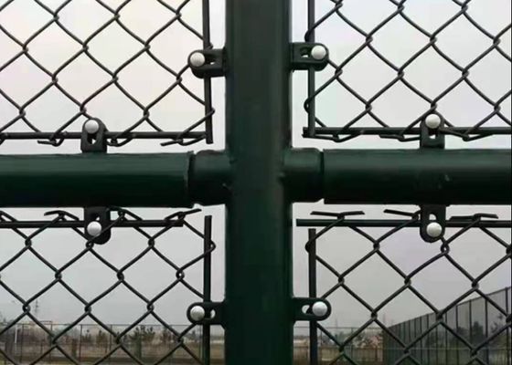 25*25mm provisoires 50*50mm Mesh Galvanized Chain Link Fence pour des sports ont classé