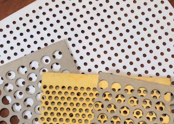 Le plafond perforé galvanisé électrique couvre de tuiles l'anodisation de revêtement de 2x2 PVDF