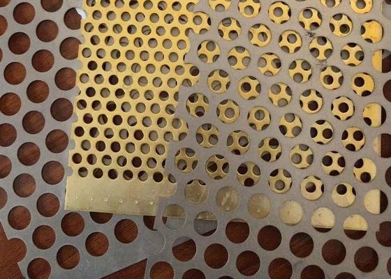 Anping a perforé les panneaux de plafond en aluminium perforés de la maille 1.5*3.0m en métal