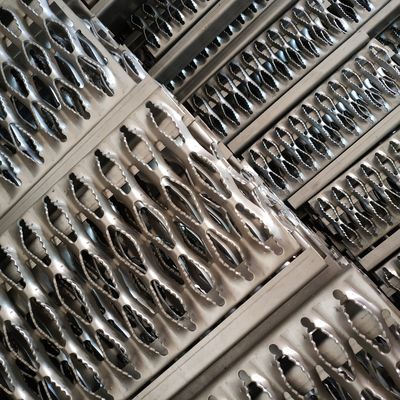 Glissement en acier galvanisé par grille de Diamond Hole Grip Span Safety anti pour la planche de passage couvert